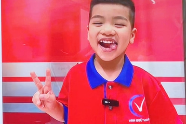 Chú Voi con 5 tuổi Chú Voi con 5 tuổi